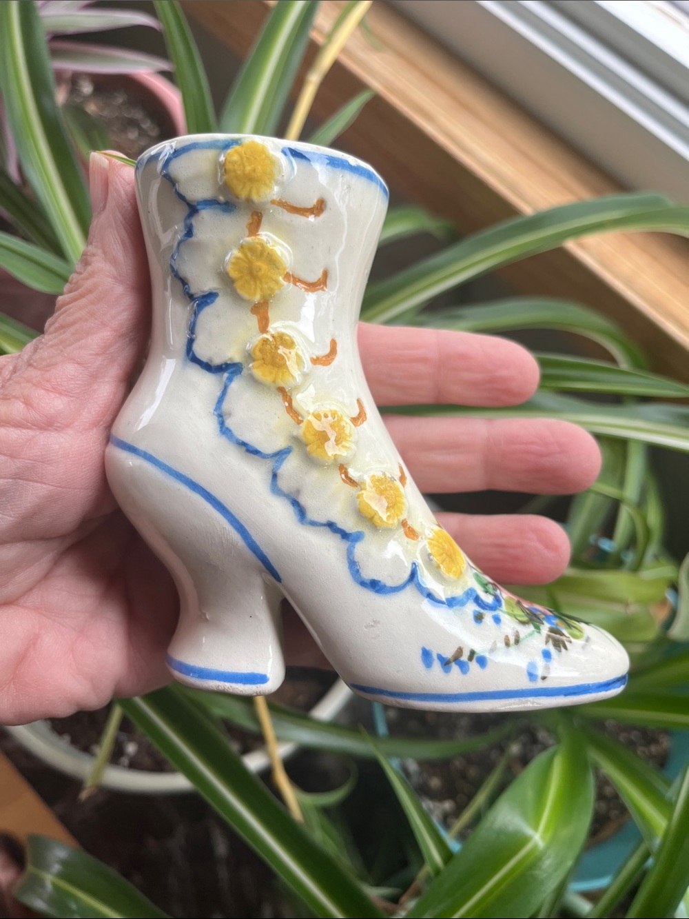 Vtg Ceramic Victorian Style Boot Bud Vase Floral Pattern ITALY 4” Tall *READ*